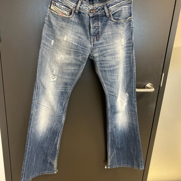 Diesel .”Zathan” size 30/34 EUC intentional
Tiny paint dots on leg- wide leg - Picture 6 of 16